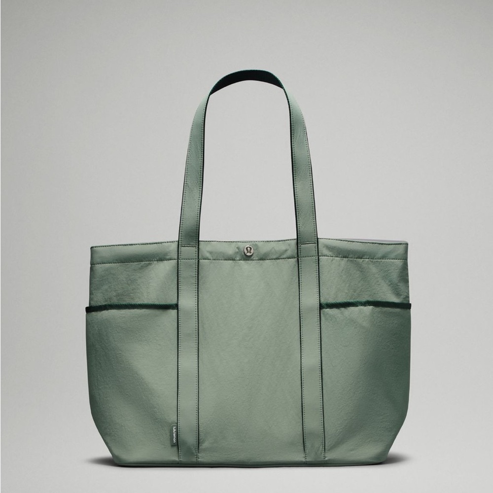 Lululemon multi-pocket Tote Bag 20L